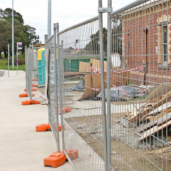 who will be responsible for setting up and taking down the event fencing